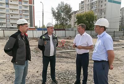 Один детский сад – существенно раньше срока, второй – по графику
