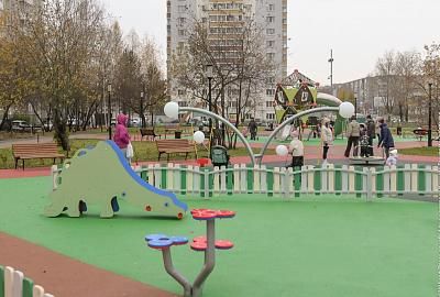 Сквер на Ленинградском проспекте: место для отдыха и общения тагильчан