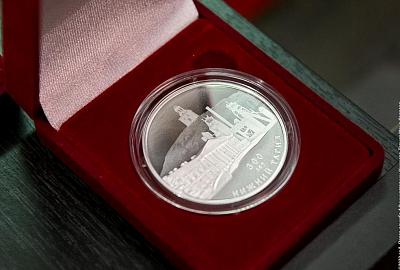 В историко-краеведческом музее презентовали серебряную монету, посвященную юбилею Нижнего Тагила