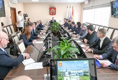 Владислав Пинаев встретился с директорским корпусом