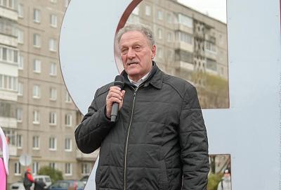 Сквер на Ленинградском проспекте: место для отдыха и общения тагильчан