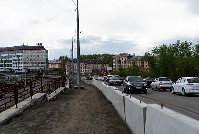 Областной министр проинспектировал ход строительных работ на мосту в районе улицы Циолковского