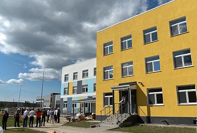 Один детский сад – существенно раньше срока, второй – по графику