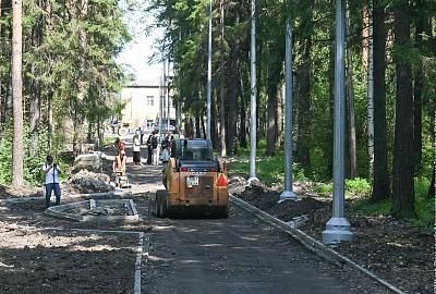 Несмотря на капризы погоды подрядчики намерены к осени закончить благоустройство парка Рудника